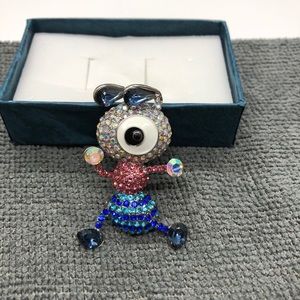 Adorable little ant brooch